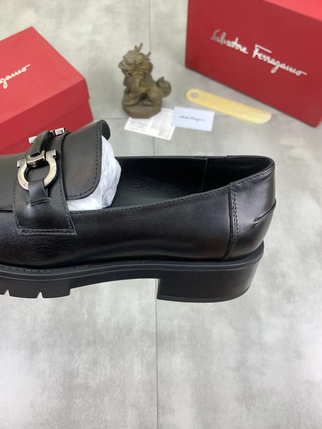 Men's Men's Shoes 💰P480💰[New Style] Water-dyed Niuli 🆘[Salvatore Ferragamo] Ferragamo's latest casual business leather shoes for men! Listed simultaneously! The fabric is made of specially imported original calfskin, and the interior is made of imported water-dyed cowhide. It is absolutely luxurious and leads the fashion trend. Matching code: 38-44 (45 and 46 can be customized) Multiple colors available
